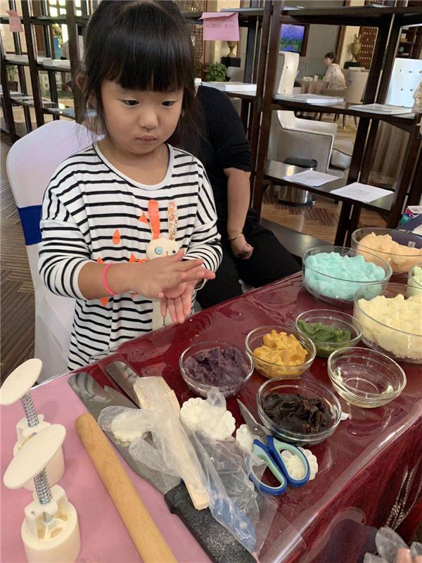 情系中秋，樂(lè)享團(tuán)圓——君河灣社區(qū)冰皮月餅制作活動(dòng)圓滿(mǎn)落幕